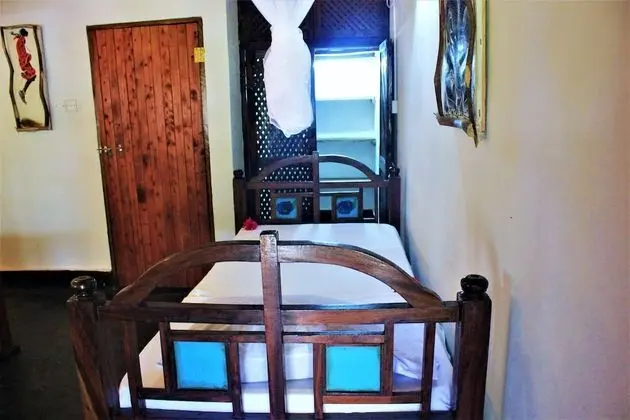 Üç Kişilik Oda, Teras, Havuz Manzaralı