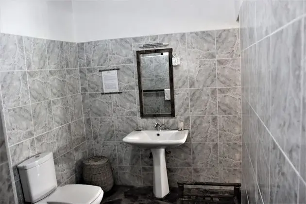 Üç Kişilik Oda, Teras, Havuz Manzaralı