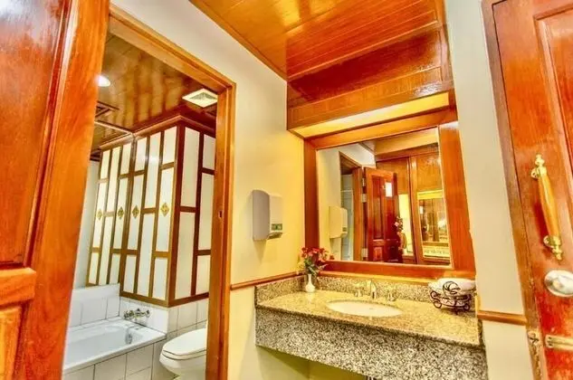 Deluxe Tek Büyük Yataklı Oda, 1 Çift Kişilik Yatak, Sigara İçilebilir, Park Manzaralı