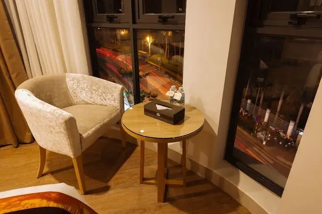 Deluxe Tek Büyük Yataklı Oda