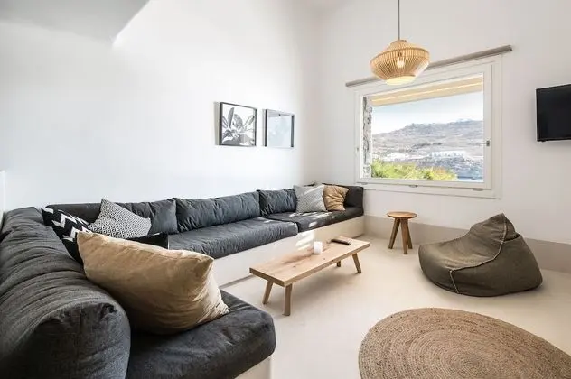 2BD Villa, Sea view and Shared Pool