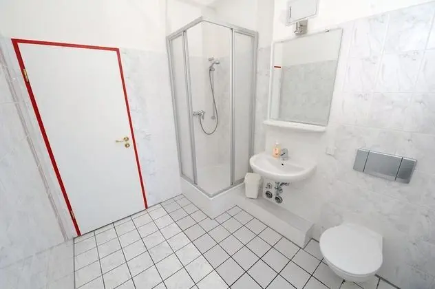 Tek Kişilik Oda, Ortak Banyo