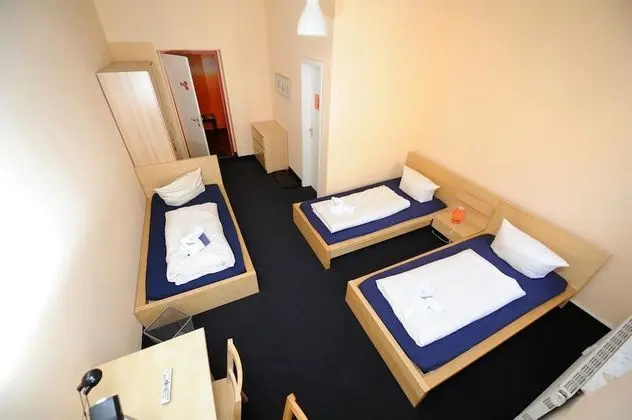 Üç Kişilik Oda, Ortak Banyo