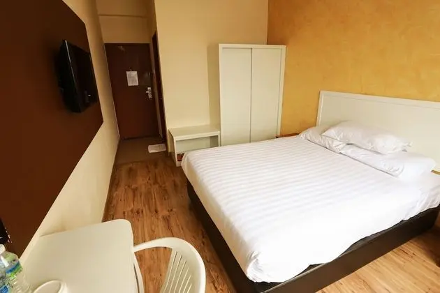 Standard Oda, 1 Büyük (Queen) Boy Yatak, Şehir Manzaralı