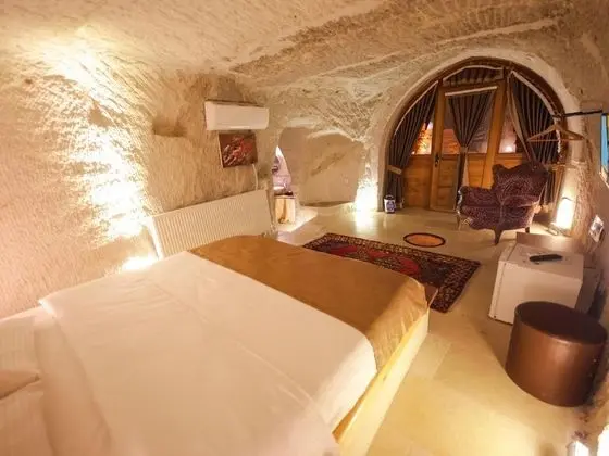 Adventage Cave Suite