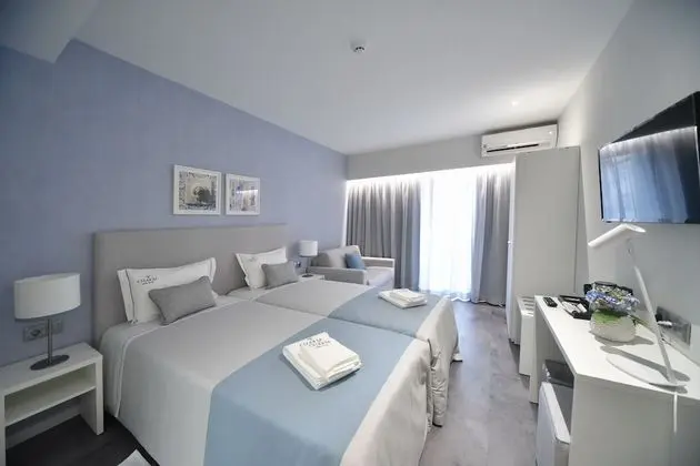 Tek Büyük veya İki Ayrı Yataklı Oda (Extra bed)