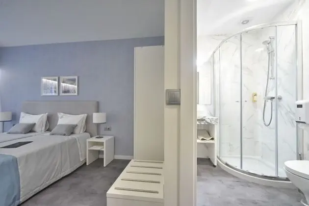Tek Büyük veya İki Ayrı Yataklı Oda (Extra bed)