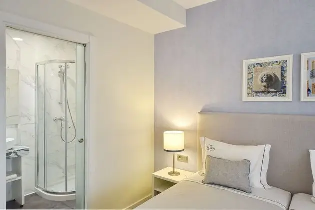 Tek Büyük veya İki Ayrı Yataklı Oda (Extra bed)