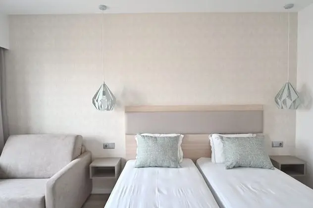Tek Büyük veya İki Ayrı Yataklı Oda (Extra bed)