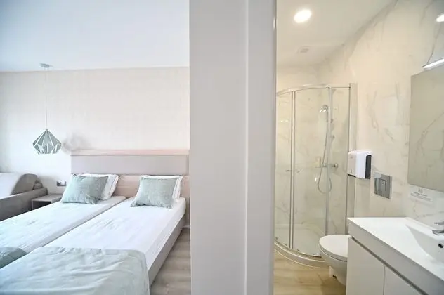 Tek Büyük veya İki Ayrı Yataklı Oda (Extra bed)