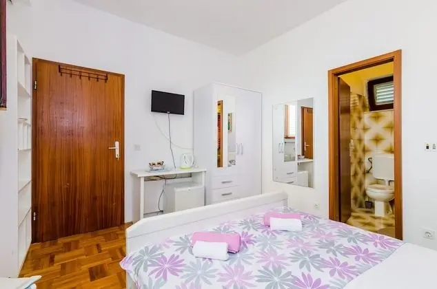 Tek Büyük Yataklı Oda (Double Room with Shared Terrace)