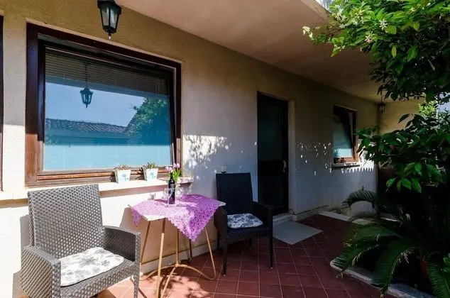 Tek Büyük Yataklı Oda (Double Room with Shared Terrace)