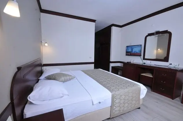 Standard Room, Partial Sea View