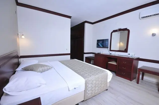 Standard Room, Partial Sea View