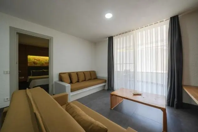Aile Suiti, Bahçe Manzaralı, Balkonlu