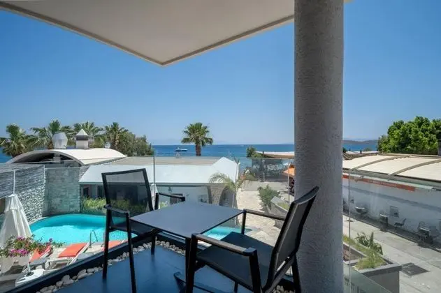 Deluxe Suite, Deniz veya Havuz Manzaralı, Jakuzili