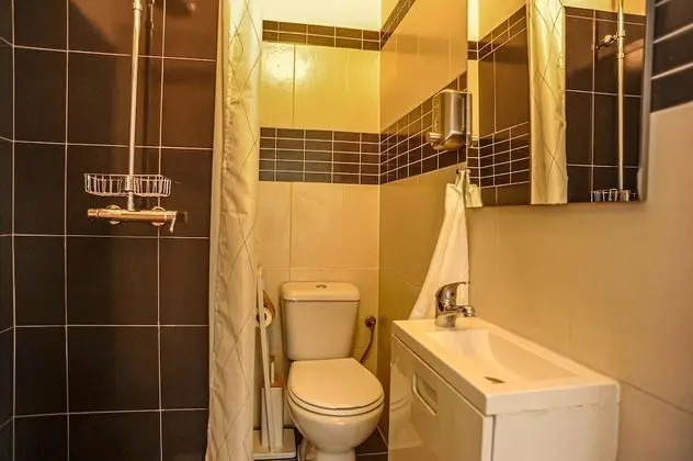 Tek Büyük Yataklı Oda, Ortak Banyo (5)