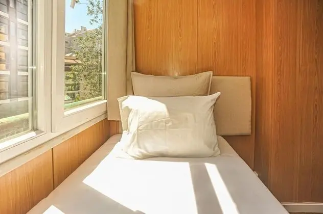Tek Kişilik Oda, Ortak Banyo (4)