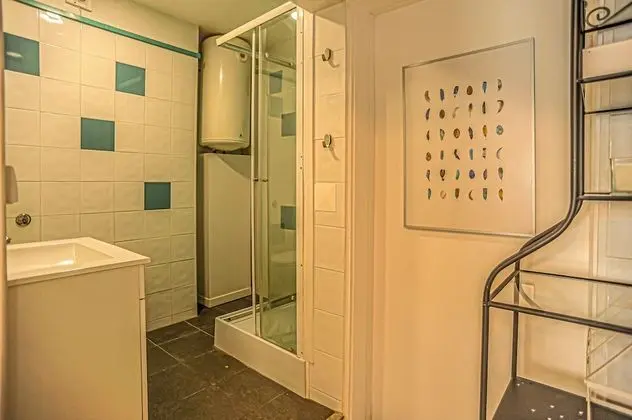 Tek Kişilik Oda, Ortak Banyo (4)