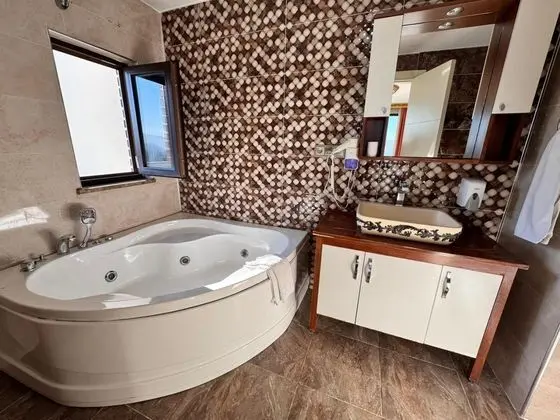 Suite,Göl Manzaralı