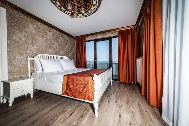 Suite,Göl Manzaralı