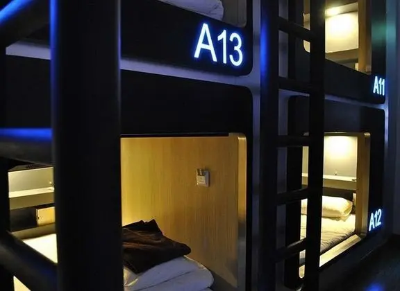 Private Capsule Male Dormitory
