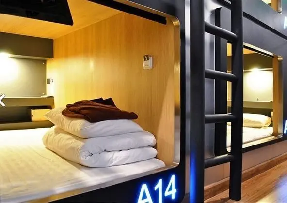 Private Capsule Male Dormitory