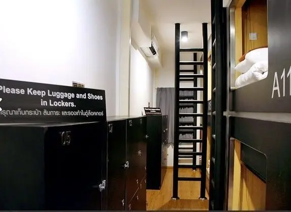 Private Capsule Male Dormitory