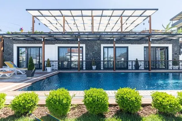 Standart Oda - Havuz Manzaralı