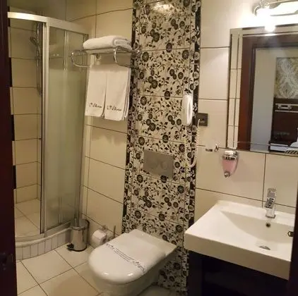 Üç Kişilik Oda