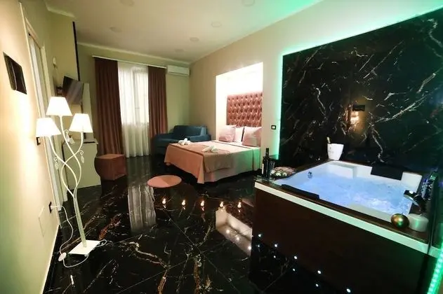 Deluxe Tek Büyük Yataklı Oda, 1 Yatak Odası, Avlu Manzaralı, Zemin Kat