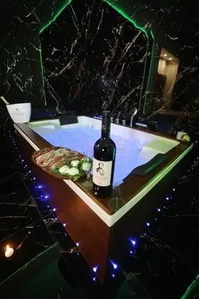 Deluxe Tek Büyük Yataklı Oda, 1 Yatak Odası, Avlu Manzaralı, Zemin Kat