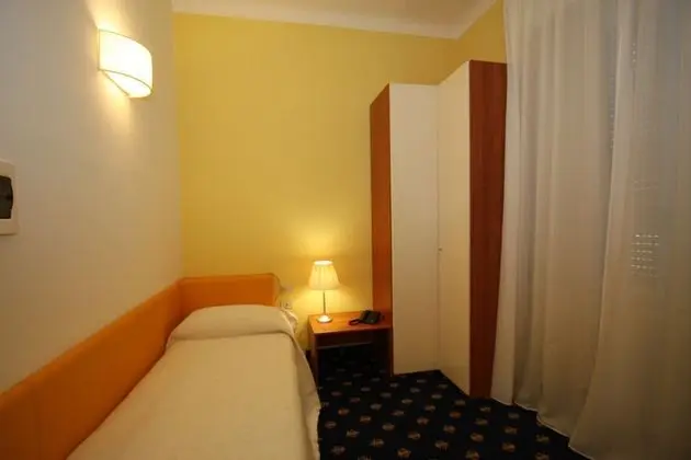 Tek Kişilik Oda, Ortak Banyo