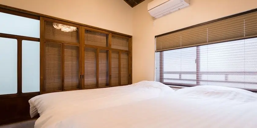 Ev (for 1 group, with island kitchen)