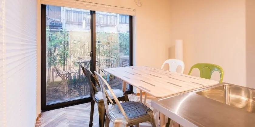 Ev (for 1 group, with island kitchen)