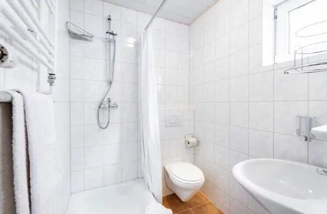 Tek Kişilik Oda, Ortak Banyo