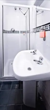 Üç Kişilik Oda