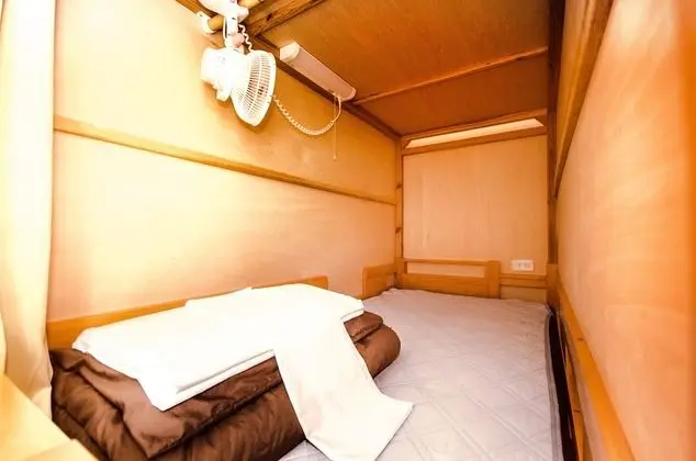 Ortak Ranzalı Oda, Sadece kadınlar için