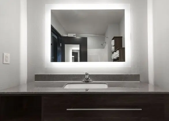 Oda, 1 En Büyük (King) Boy Yatak, Engellilere Uygun (Mobility/Hearing, Roll-in Shower)