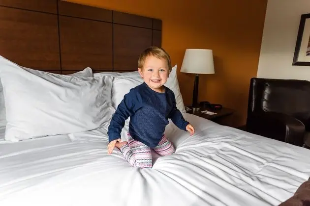 Oda, 1 Büyük (Queen) Boy Yatak (Hearing Impaired with Recliner)