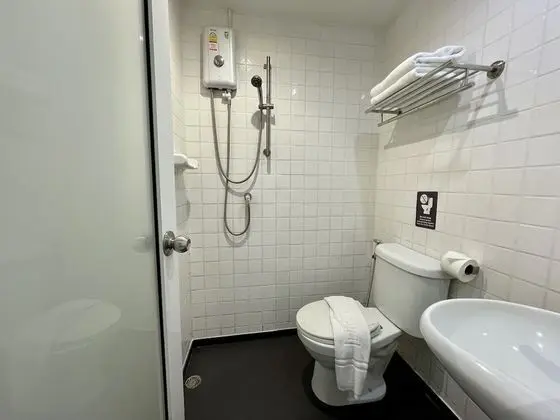 Cubic No Window, 2 Single Beds