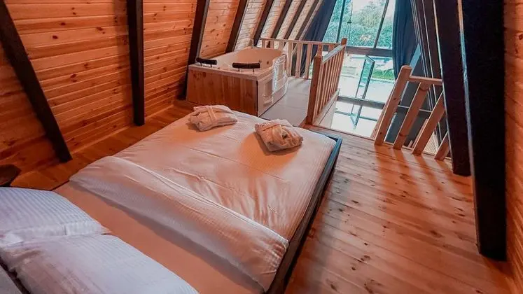 Bungalow 2+1 Oda, Bahçe Manzaralı, Isıtmalı Özel Havuzlu