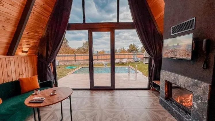 Prive House Bungalow Custom Oda