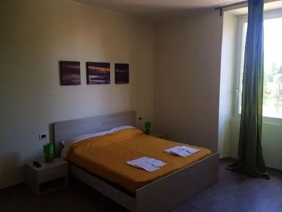 Üç Kişilik Oda