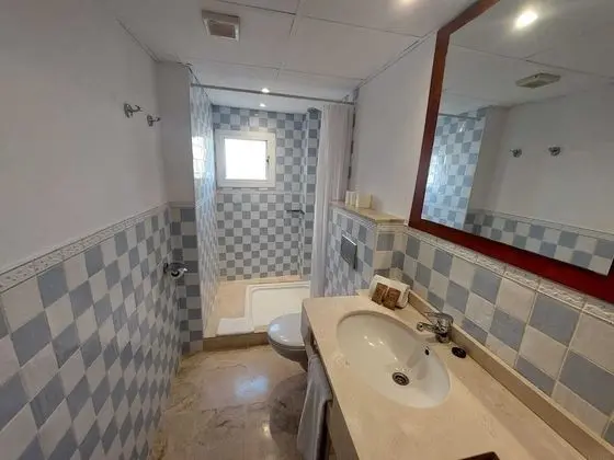 Standard Tek Büyük veya İki Ayrı Yataklı Oda