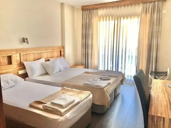 Triple, Bahçe Manzaralı