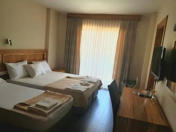 Triple, Bahçe Manzaralı