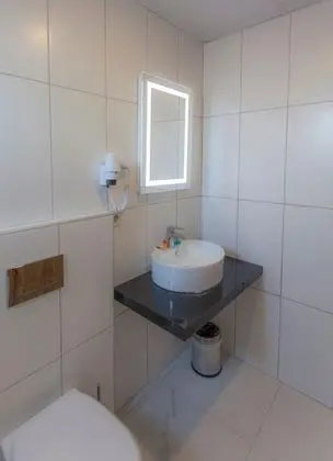 Triple, Bahçe Manzaralı