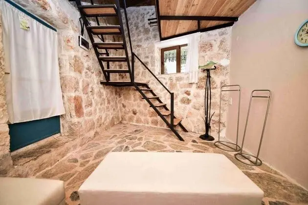 Taş Ev Suit, Bahçe Manzaralı, Verandalı