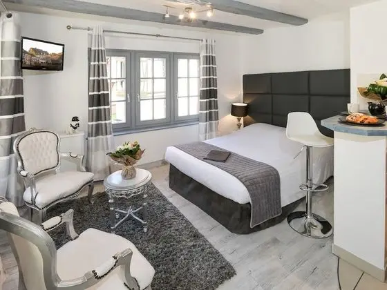 Stüdyo, Banyolu/Duşlu (Hansi)